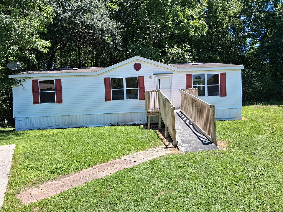 1211 Stoneybrook Dr