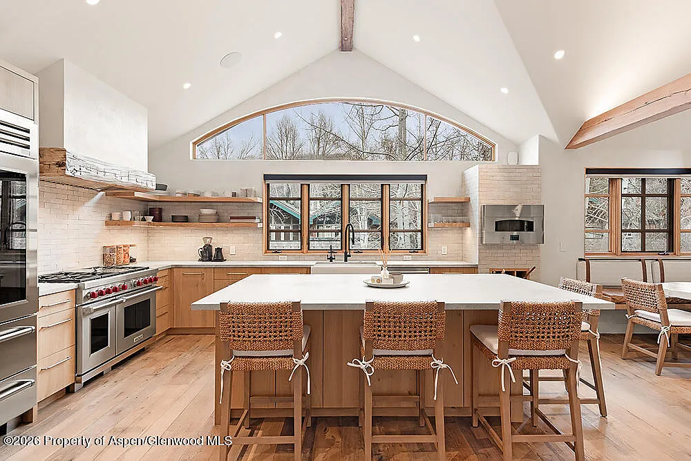 5 bed, 4.0 bath, 4005 sqft, $125,000 — Photo 1