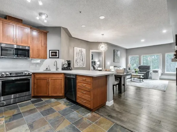 20 S Discovery Ridge Close SW #233, Calgary, AB T3H 5X4