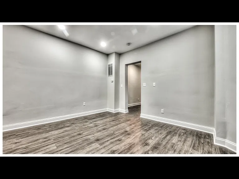 2220 Lyndhurst Ave #1 — Photo 2