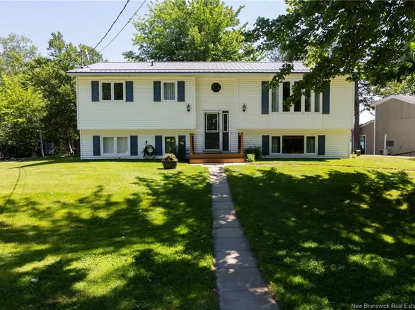 39 Jerry Chessie Rd, Hanwell, NB E6K 3B3