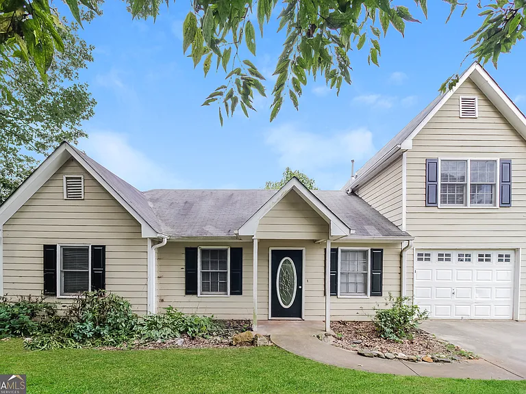 55 Jennifer Ln — Photo 1