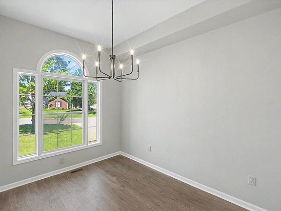 5th image of 305 Abbeywood Dr