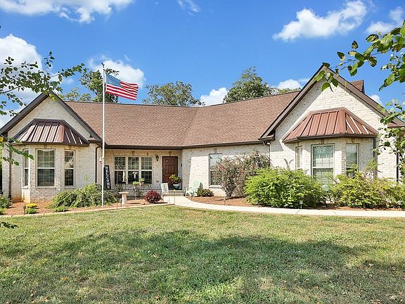 3rd image of 199 Holly Ct