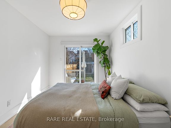 14th image of 283 Chisholm Ave