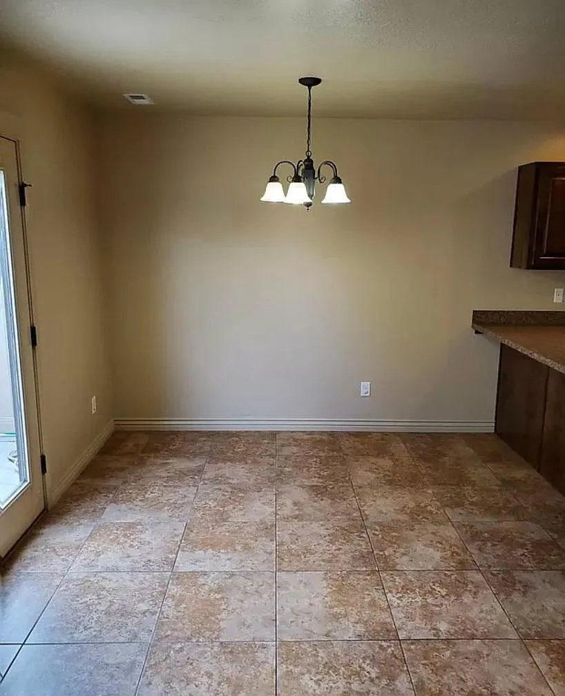 3 bed, 1375 sqft, $1,950 — Photo 3