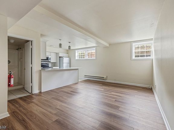 4th image of 206 Main St #23