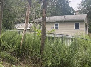 92 Carmel Rd, Hewitt, NJ 07421