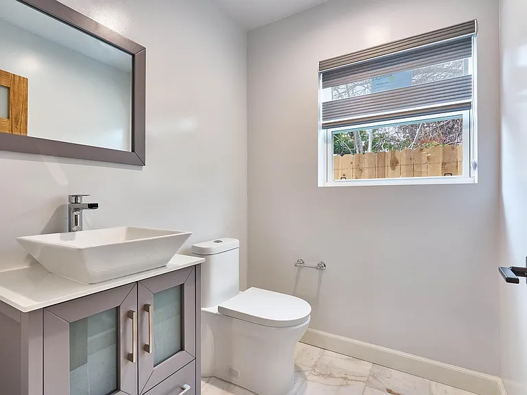 161 S Kingsley Dr — Photo 5