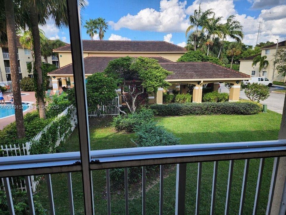 1st image of 460 S Park Rd APT 209
