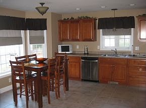 Kitchen w/Breakfast nook