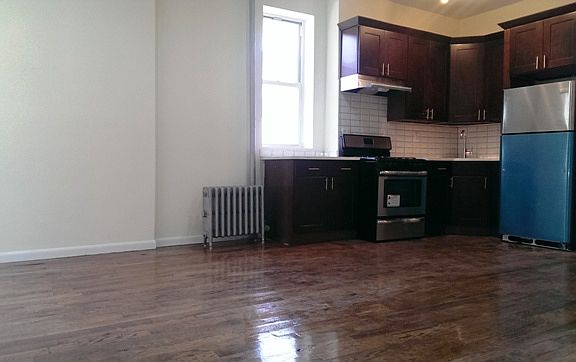 3rd image of 861 Putnam Ave APT 1
