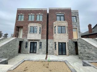 1221 N Main St, Rochester, MI 48307