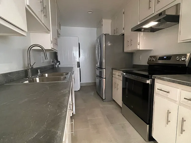 700 Westmount Dr #103 — Photo 7