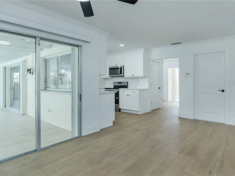 5609 De Soto Ct — Photo 15