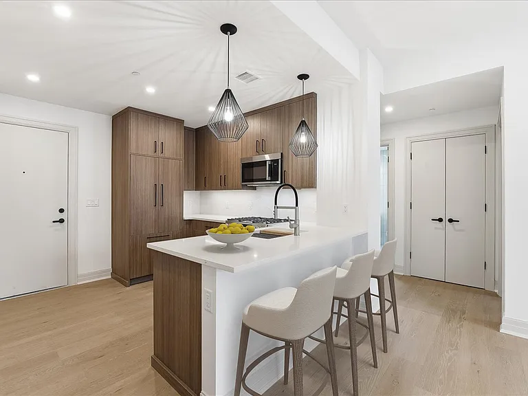 931 Madison St #205 — Photo 5
