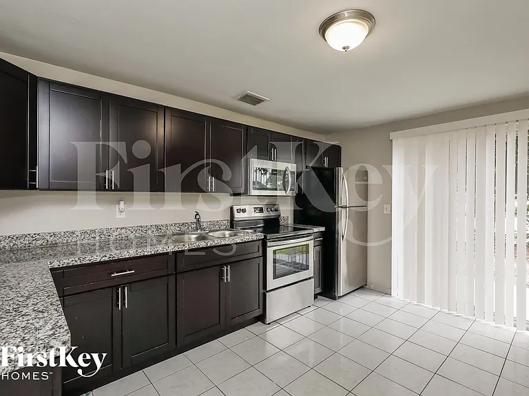 5826 N Farragut Dr — Photo 5