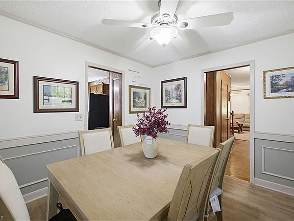 3rd image of 2457 Leonae Dr