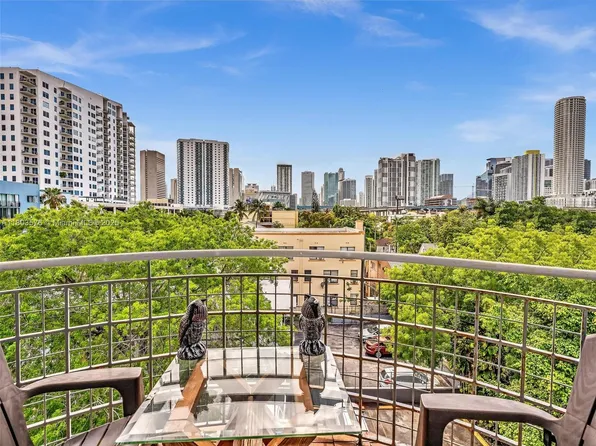 546 SW 1st St APT 505, Miami, FL 33130