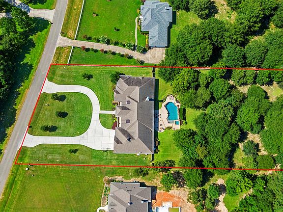 5th image of 15636 Crown Oaks Dr