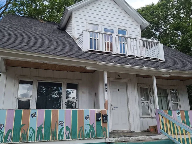 702 S 6th Ave — Photo 10
