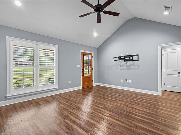 4th image of 91 Planted Pine Dr