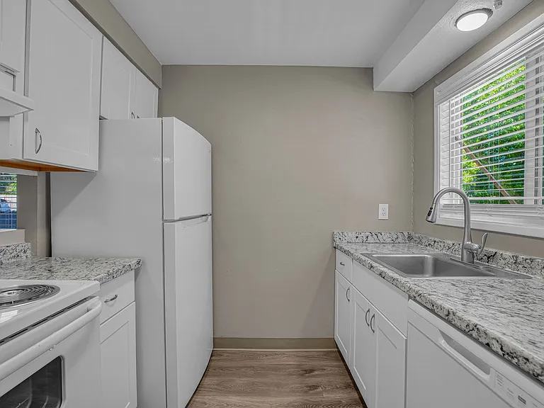 11900 SW Allen Blvd — Photo 5