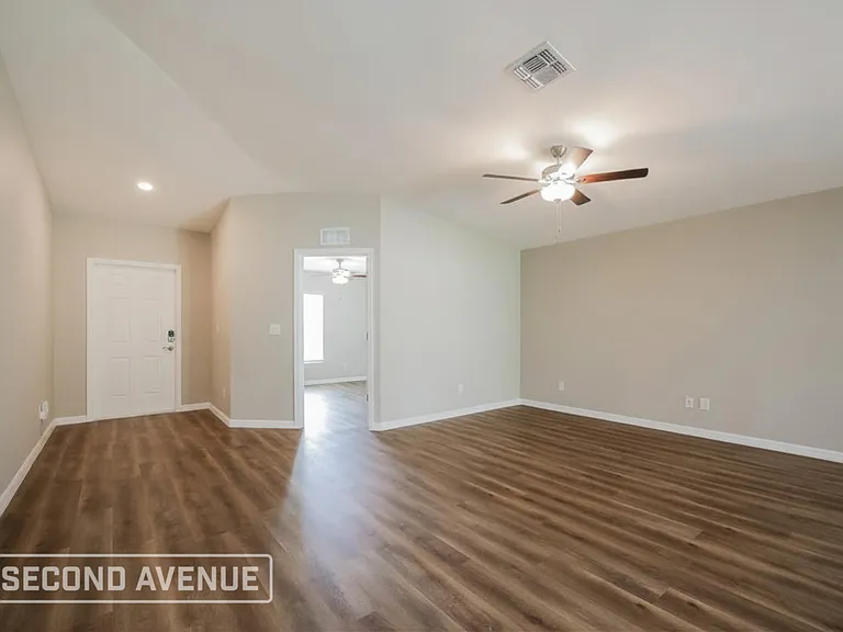 17124 Johns Ave — Photo 12