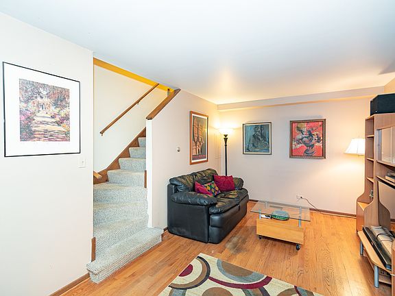 4th image of 1512 W Diversey Pkwy #B