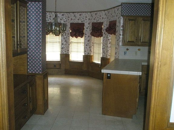 3rd image of 701 Wisteria Ave