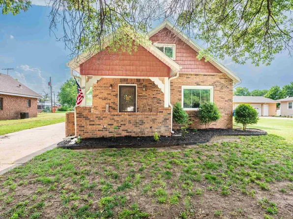 619 N Loomis St, Garden Plain, KS 67050