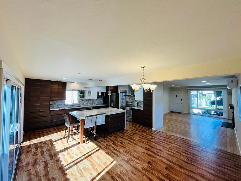 2356 Peachtree Ln — Photo 10