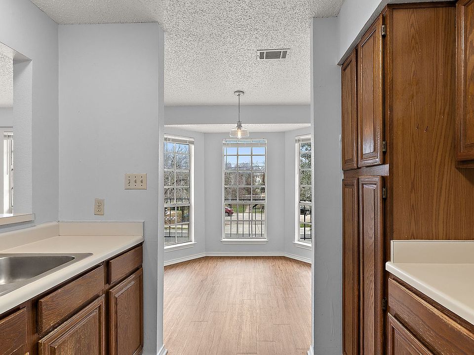 1st image of 104 Mosscliff Cir #5