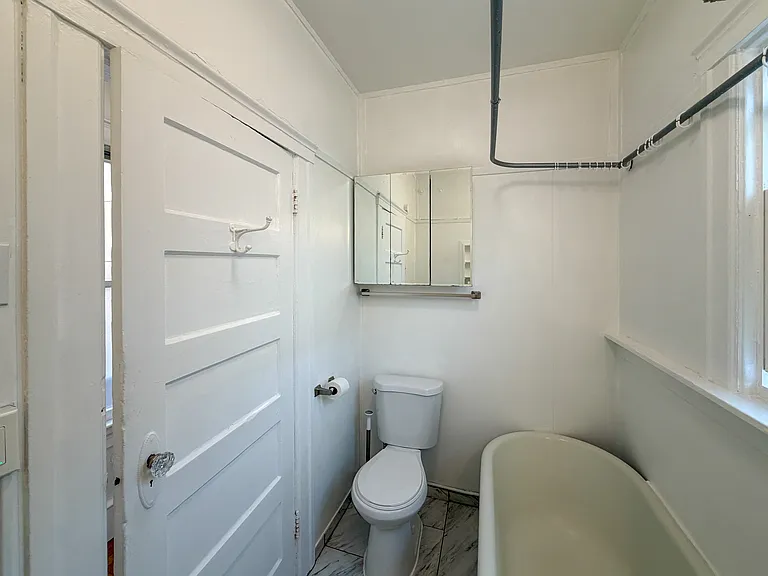 618 Cole St — Photo 12