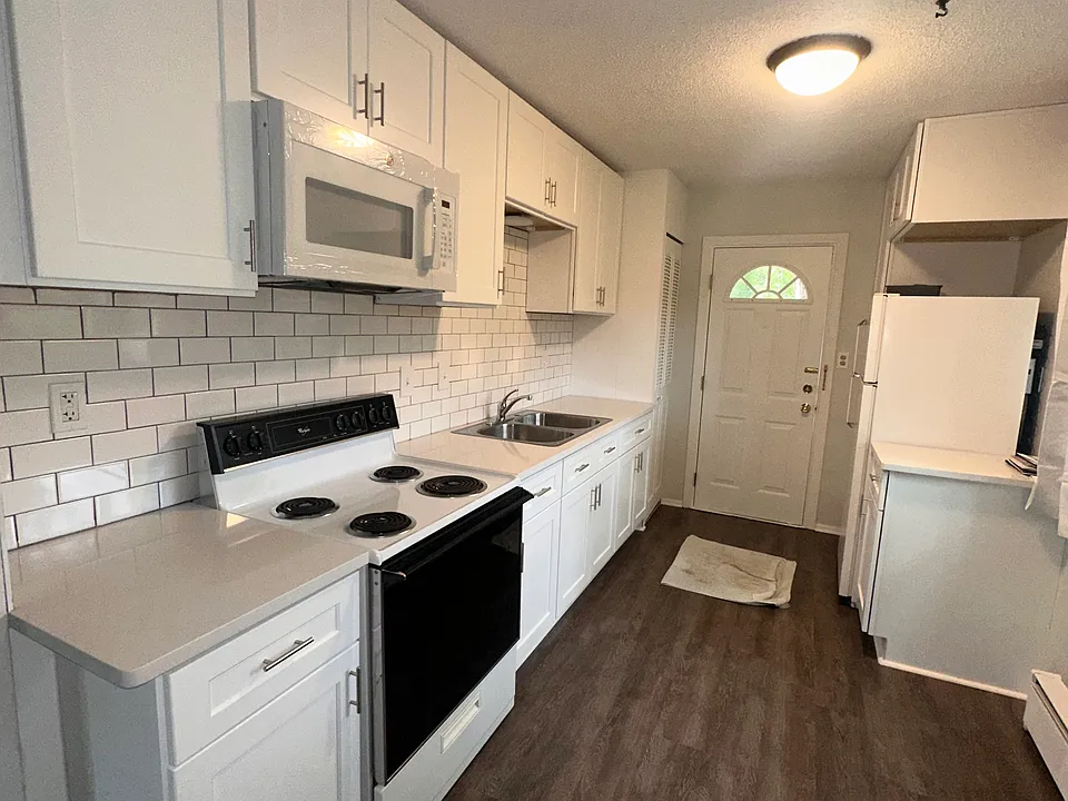 2221 Dexter Ave
