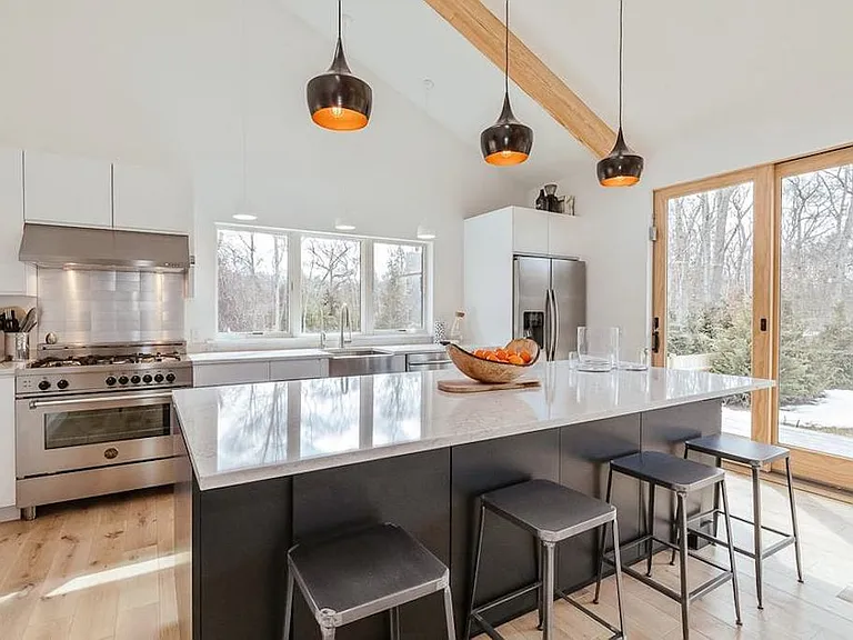 19 Renfrew Ln — Photo 2
