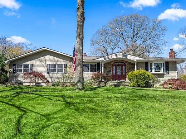 24 Croft Lane, Smithtown, NY 11787