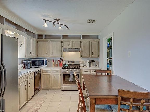 4th image of 7449 Pecanwood Ln