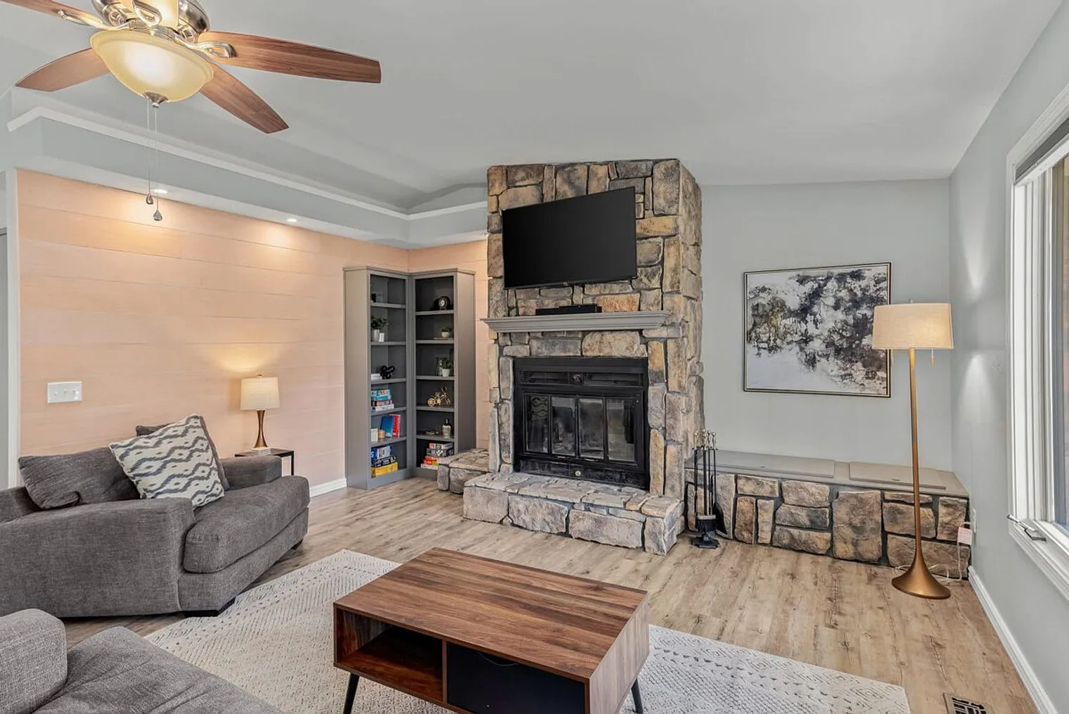 2 bed, 2.0 bath, 1388 sqft, $2,516 — Photo 3