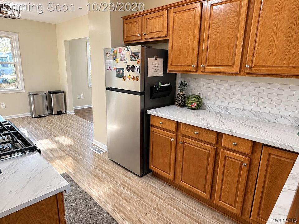 23076 Hoover Ave, photo 15