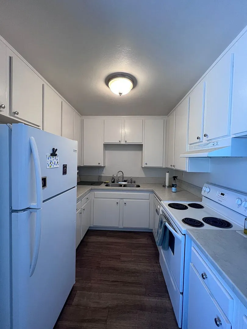Spacious Upper 2br/2ba- Prime Location Near Kensington! — Photo 4