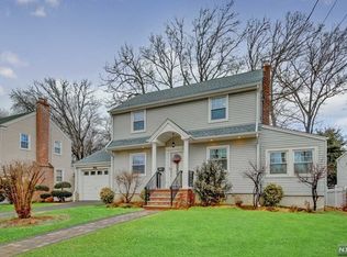 164 Kensington Rd, River Edge, NJ 07661