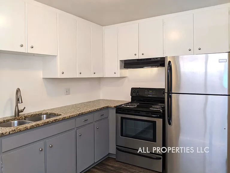 919 3rd St #2 — Photo 5
