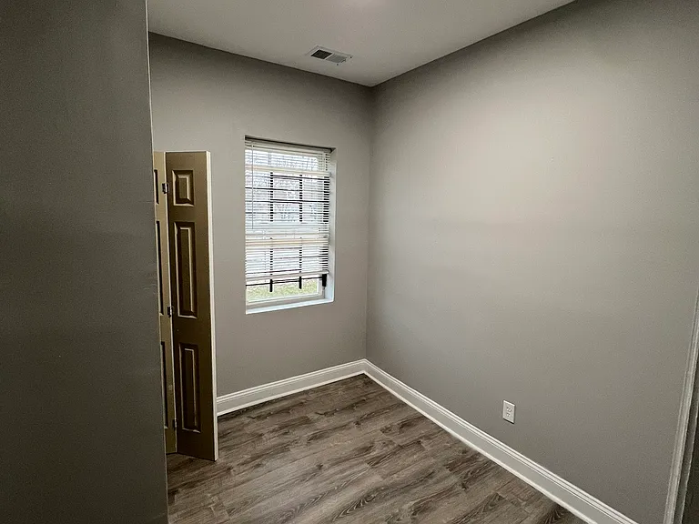7053 S Dante Ave #1W — Photo 11