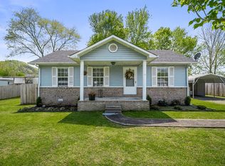 404 College Ave, Celina, TN 38551