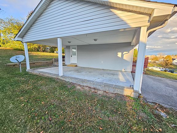 3rd image of 255 Hallock Dr