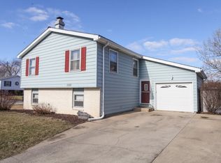 2302 Anchor Dr, Bloomington, IL