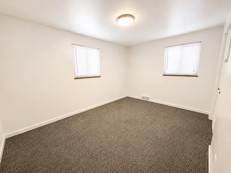 150 Sceneridge Ave #1 — Photo 10
