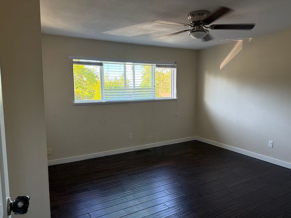 5th image of 3909 191st Pl SW
