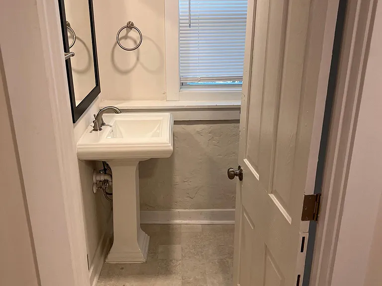 937 W Greenwood Ave #C — Photo 6